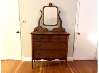American Golden Oak Chest Of Drawers With Attached Mirror, Late 19th Century - Early 20th Century