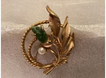 Vintage Gold Tone Round Leaf Pin With Pronged Simulated Pearl And Jade (?)