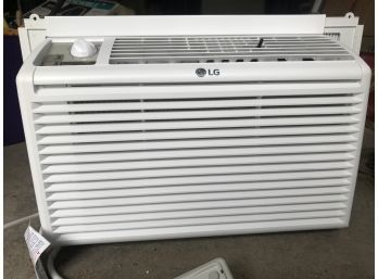 LG Window AC Unit 17.25x14.5x12 Air Conditioner  Lot 1