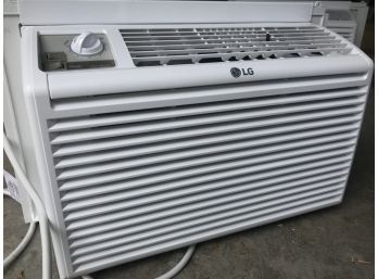 LG Window AC Unit 17.25x14.5x12 Air Conditioner  Lot 2