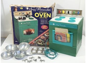 Suzy Homemaker Medium Size Toy Oven (WORKING CONDITION!)