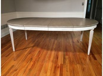 Fabulous Like New BASSETT FURNITURE Dining Table With Two Leaves - Great Condition - BOUGHT FOR HOME STAGING !