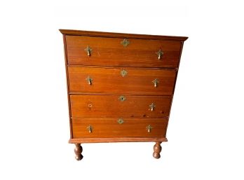 Vintage Antique Early American Chest Of Drawers / Dresser.