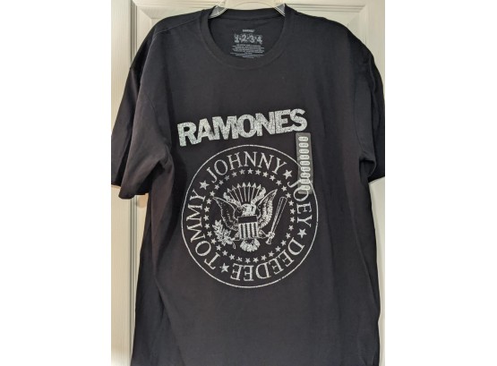 Ramones Rock Tee - Tommy - Johnny - Joey  XL