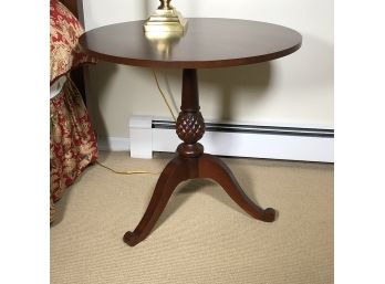 Lovely Round Solid Mahogany Tea Table With Carved Pineapple Detail - Great Looking Table - Like New Condition