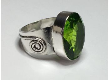 Lovely Sterling Sliver / 925 Cocktail Ring With Large Faceted Peridot - Unusual Art Deco Style Design NICE !