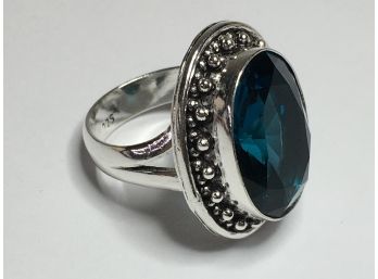 Fantastic 925 / Sterling Silver Cocktail Ring With Teal Green / Blue Topaz - Very Pretty Setting - Brand New !