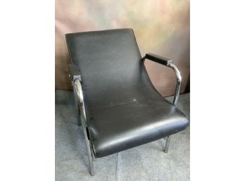 Black Cushioned Chair/ Shampoo Chair