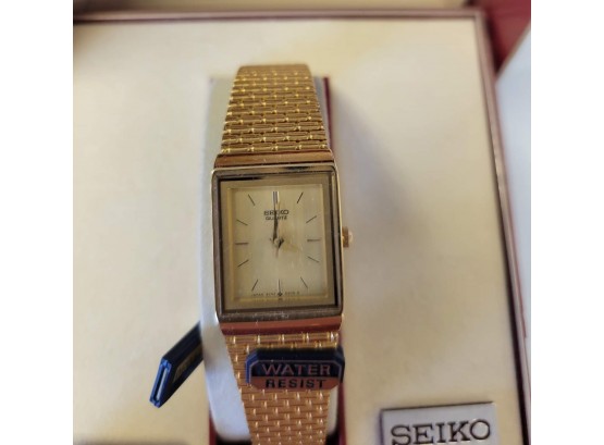 Ladies Gold Tone Bracelet Watch SYY030
