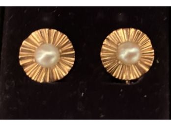 Pair Of Earrings Screw On (not Pierced) 14K Karat Gold Flower Or Sunburst With Pearl Center
