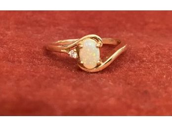 14K Karat Gold Opal Ring With Diamond Chip Size 4.5