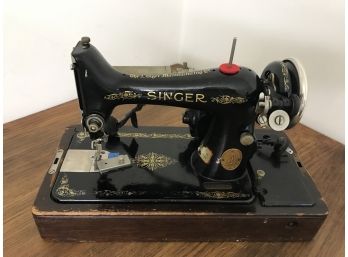 Antique 1867 Singer Sewing Machine In Wooden Case With Original Key - Untested