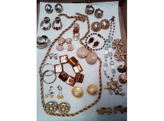 Lovely Costume  Jewelry Collection With Gold Tone, Glass, Faux Pearls, Beads, Vintage C4