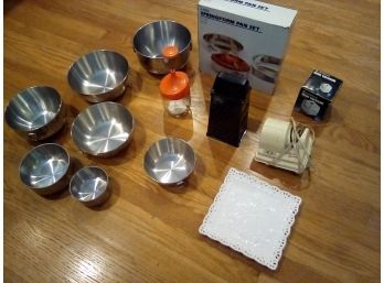 Kitchen Tools Chopper, Grater, Sharpener, 7Stainless Bowls, Mini Vacuum, Platter, A Springform Pan Set    Cave