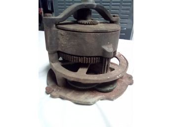 Antique Metal Machinery Piece With Gears      B5