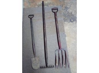 Terrific Vintage Garden Tool Trio - Pitchfork, Iron Rake & Small Spade/shovel Wood & Metal Handles CAVE