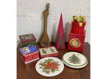 Christmas Lot #1 ~ New Elizabeth Arden Red Door Candle, Spode Trivet, Wood Reindeer Salad Servers ~