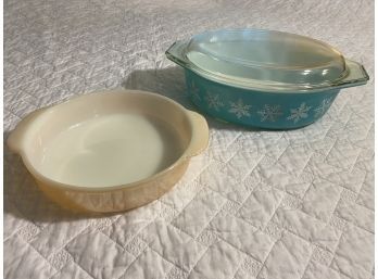 Vintage Pyrex 2.5qt Casserole Dish With Glass Lid Lite Blue With Snowflakes Made In USA And Fire King Dish