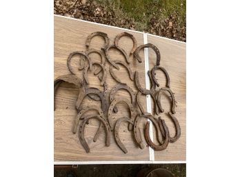 Lot Of 25 Horse Shoes Various Sizes And Condition