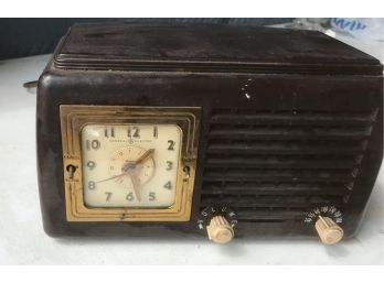 GE AM Tube Clock Radio Bakelite 1950/60s