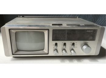 RCA Portable AM/FM TV Model AXR 056S MFG Sept 1984