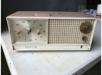 Zenith Clock Radio With Alarm 5-51289 AM Tube Radio 1950s-60s