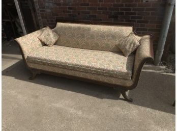 Beautiful 1920/30s Vintage Couch With 2 Pillows And Arm Covers Length Is About 6.5 Ft