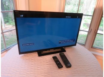 Sony TV 32' With 2 Remotes
