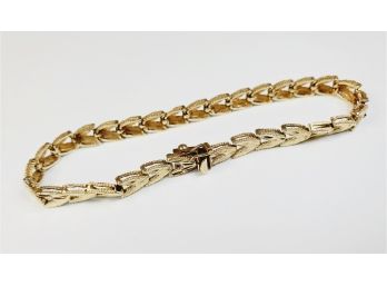 Beautiful 14k  Yellow Gold Butterfly Design Bracelet