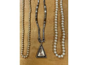 Beautiful Vintage Faux Pearl Necklaces And Stone & Metal Necklace A3