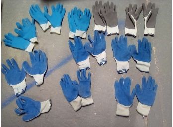 10 Pairs Of Work Gloves (5 Unmarked, 3 Atlas Fit M, 2 Atlas Fit Thermal L)  & Rubbermade Toughneck Box   CVBK