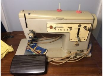 Vintage Singer Zig Zag Model 457 Sewing Machine Flips Down Into Table - H