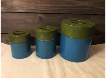 Set Of 3 Vintage Nesting Canisters With Lids - H
