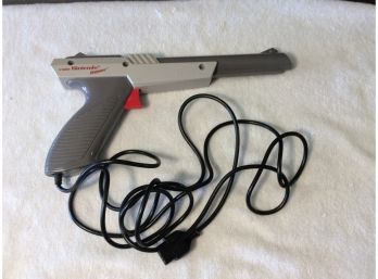 Vintage NES Nintendo Zapper Gun Gray Model - D