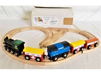 Right Track Toys Wooden Train Track Set & 8 Piece Magnetic Train & Wood Engines