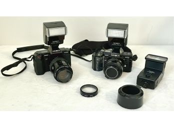 Pair Of Two Minolta Maxxum 5000 & 7000 Cameras With Assorted Lenses And Flashes Included - Not Tested