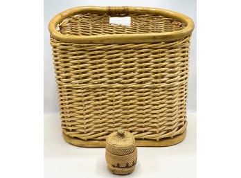 2 Baskets: 1 Large, 1 Extra Small With Cover