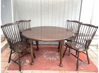 Vintage Stickley American Colonial Dining Table With Two Leaves And Four Chairs