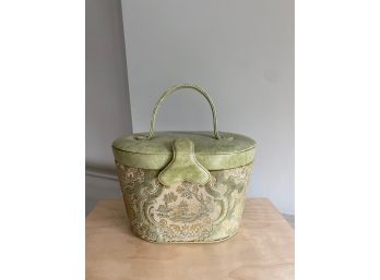 An Adorable Vintage Duetz Green Embroidered Print Purse