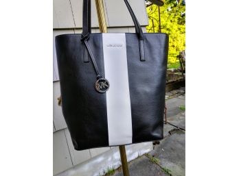 Marc Jacobs Black And White Leather Tote