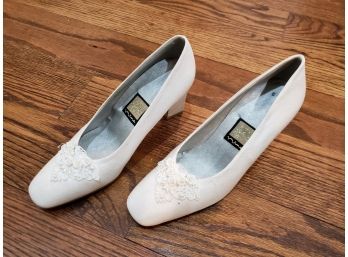 Nina White Dressy Pumps Size 6 - Perfect For A Bride!