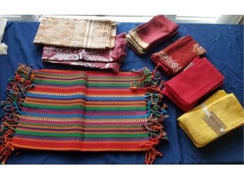 Vibrantly Colored Placemats. Napkins. And Table Runner (Lot 092)