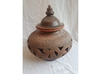 Large Clay Pot With Air Holes And Lid (Lot 032)