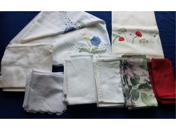 Assorted LOT Of Floral Napkins And Table Cloths (Lot 097)