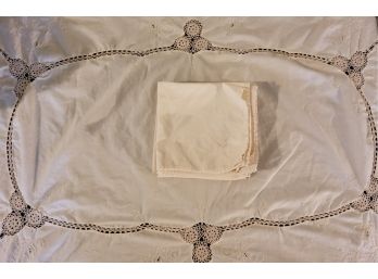 Beautiful Vintage Tablecloth And Napkins