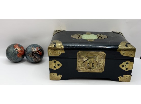 Beautiful Asian Jewelry Box With 2 Baoding Balls