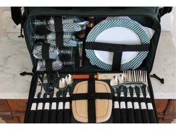 Harry And David Green Cooler / Luncheon Picnic Set