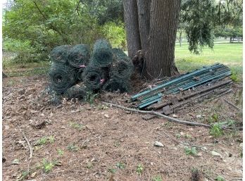 9 Rolls Of Green Metal Garden Fencing With Posts