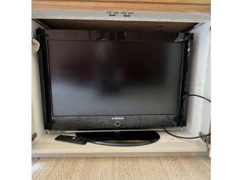 A Samsung LNS3296DX/XAA 32' TV - In Good Working Condition, Swivel Base