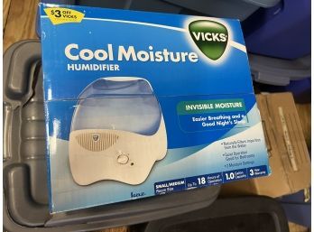 Vicks 1 Gallon Capacity Cool Moisture Humidifier